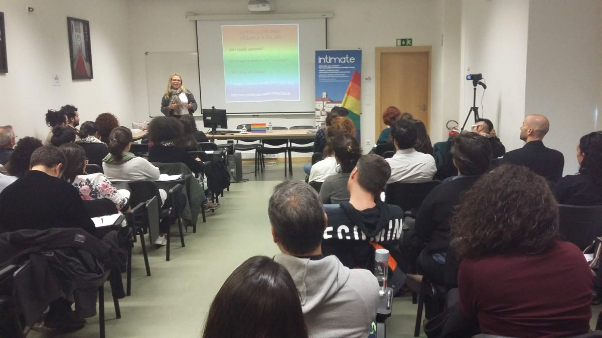 A picture of Yasmin Cessetari presenting at the seminar