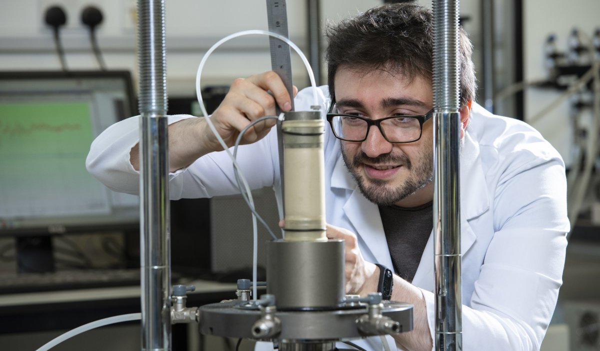 Civil Engineering student using facilities