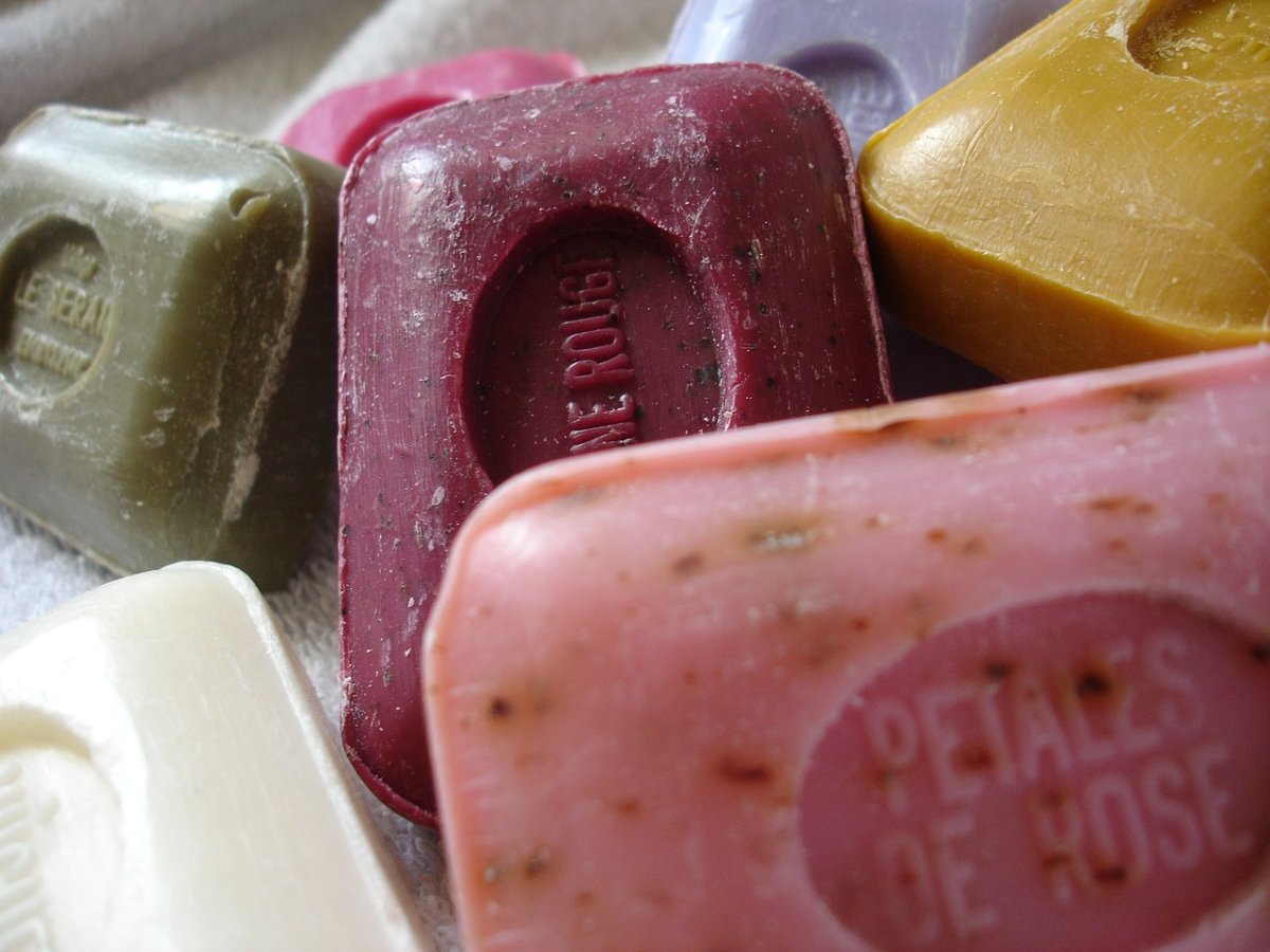 multi-coloured soap bars, textured - Source Pixabay
