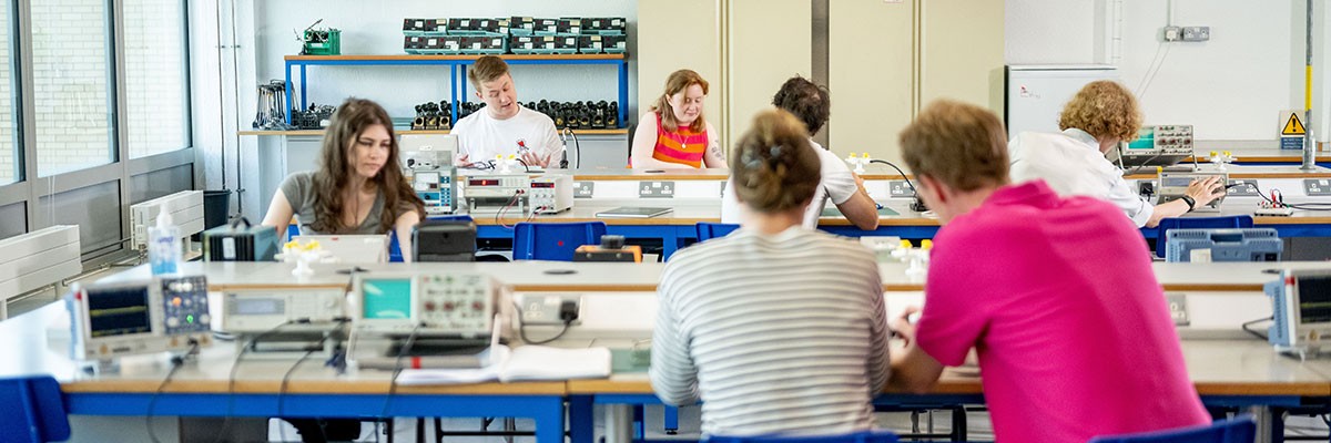 Students in electronic engineering first year lab