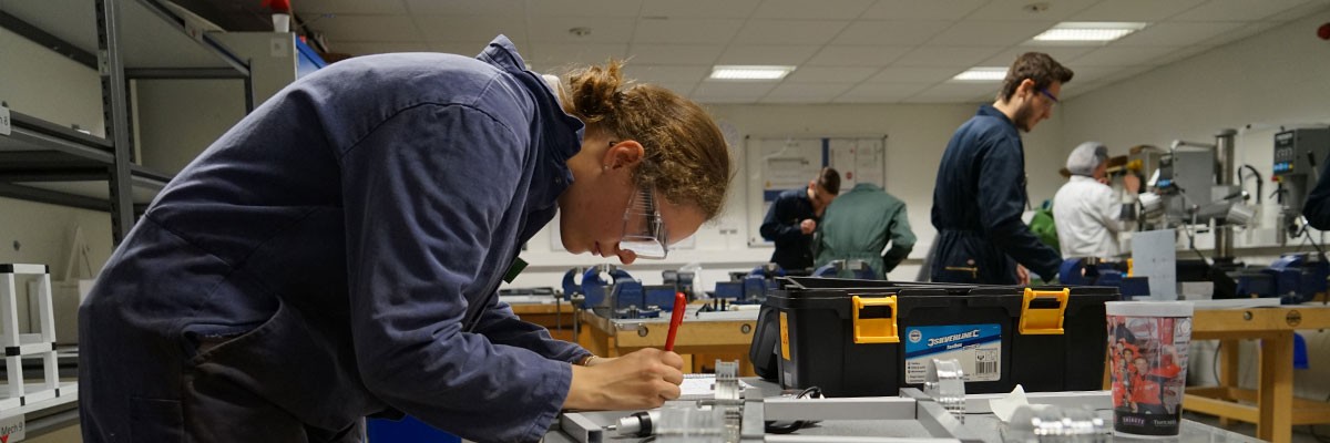 Students in mechanical engineering workshop