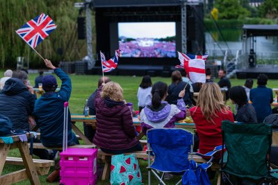 Outdoor Screen