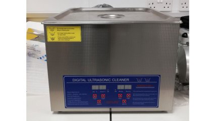 Digital ultrasonic cleaner
