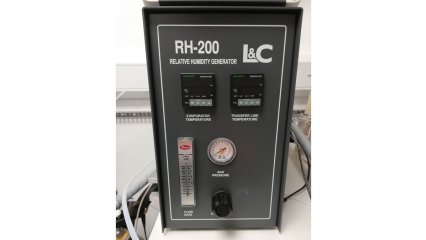 Relative humidity generator