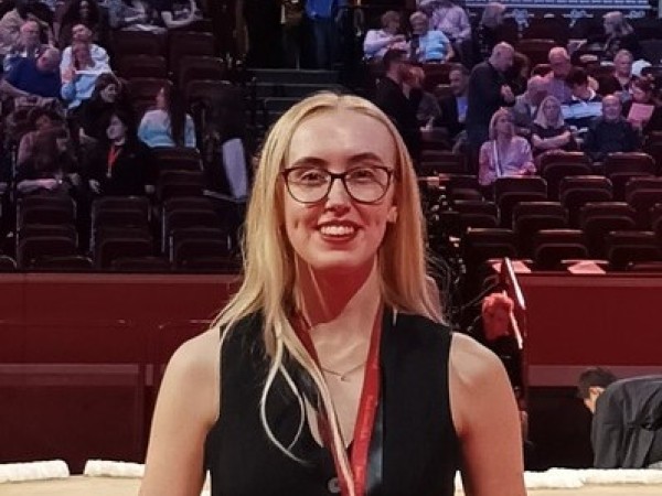 Vickie profile image