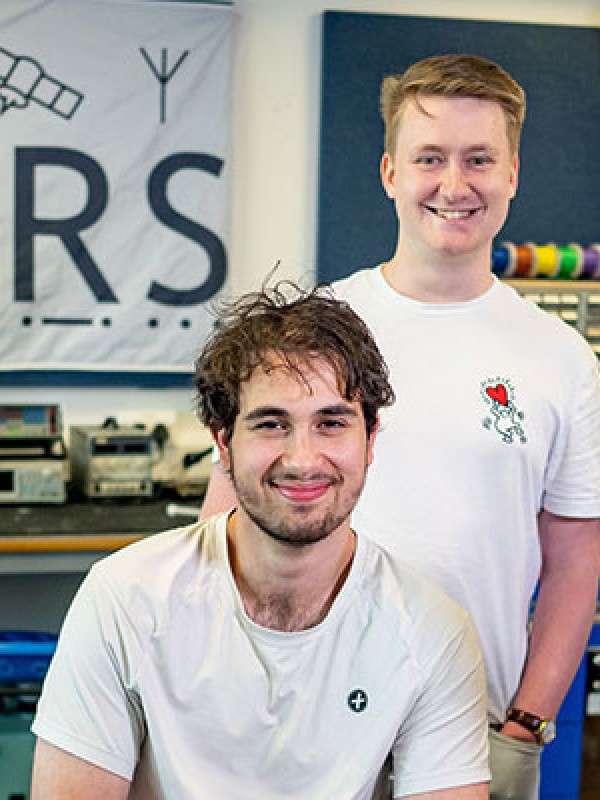 Students in Makerspace facility