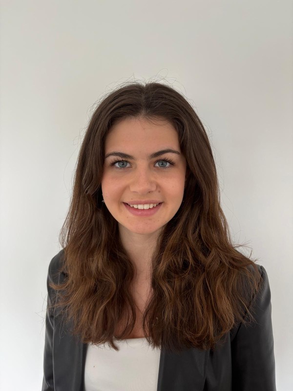 Amy V. profile image