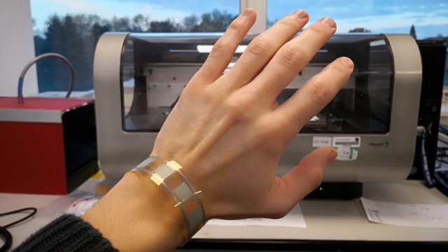 A wearable energy storage bracelet of 10 supercapacitors printed in parallel on a flexible substrate