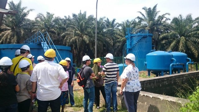 People visiting a biorefinery