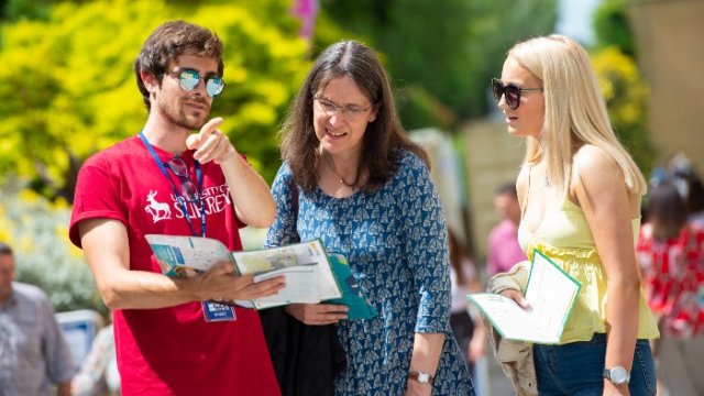 Student helps prospective student find their way round campus 