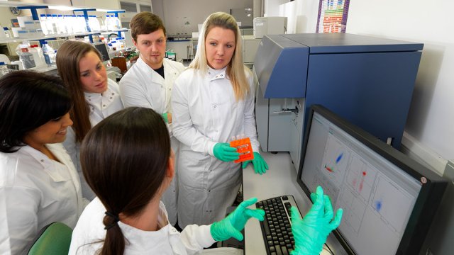 Students using flow cytometer