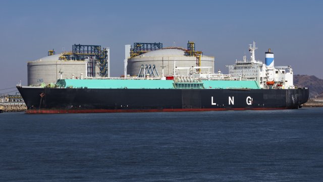 Liquefied natural gas tanker ship