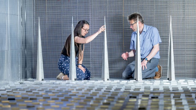Student and supervisor in lab