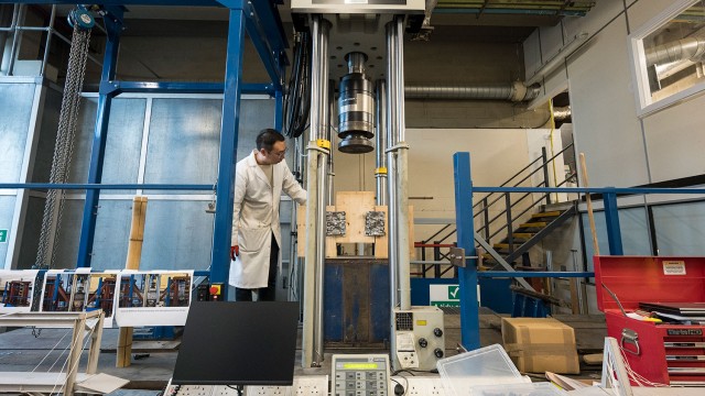 Structures and mechanical testing equipment