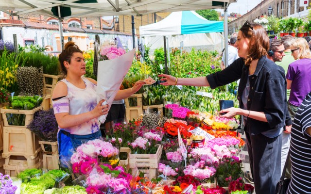 lady selling and woman buying flowers