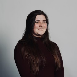 Portrait photo of Leah Foster