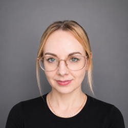 Profile image of Lindsay Broadbent