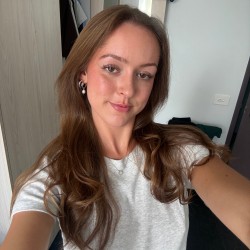 Maddisen smiles in a selfie image.