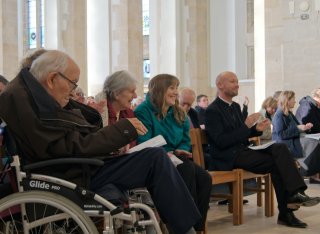 Abbeywood residents applaud Surrey Chamber Choir