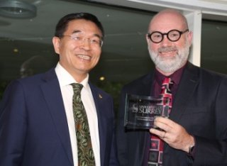 Jamie Bartram receives his award from Professor Max Lu