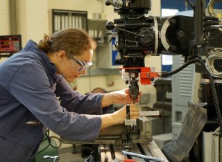 female mechanical engineering student