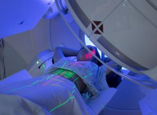 woman-receiving-radiation-treatment