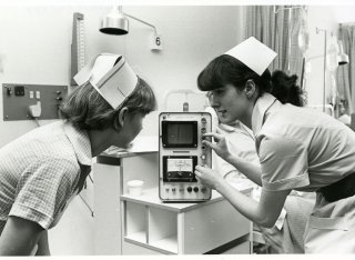 Nursing students monitor a patient using a Cardiorater at the Royal Surrey County Hospital 
