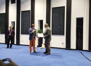 Professor Richard Bowden receiving BMVA Fellowship award