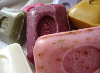 multi-coloured soap bars, textured - Source Pixabay