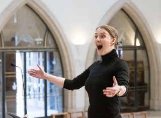 Amy Kearsley conducts the University of Surrey Chamber choir