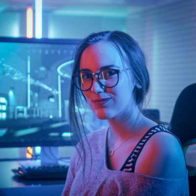 Girl in front of computer screen