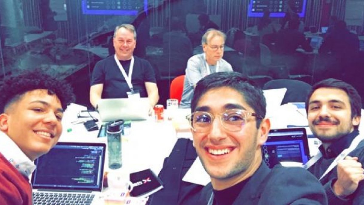 Hackathon USE group shot