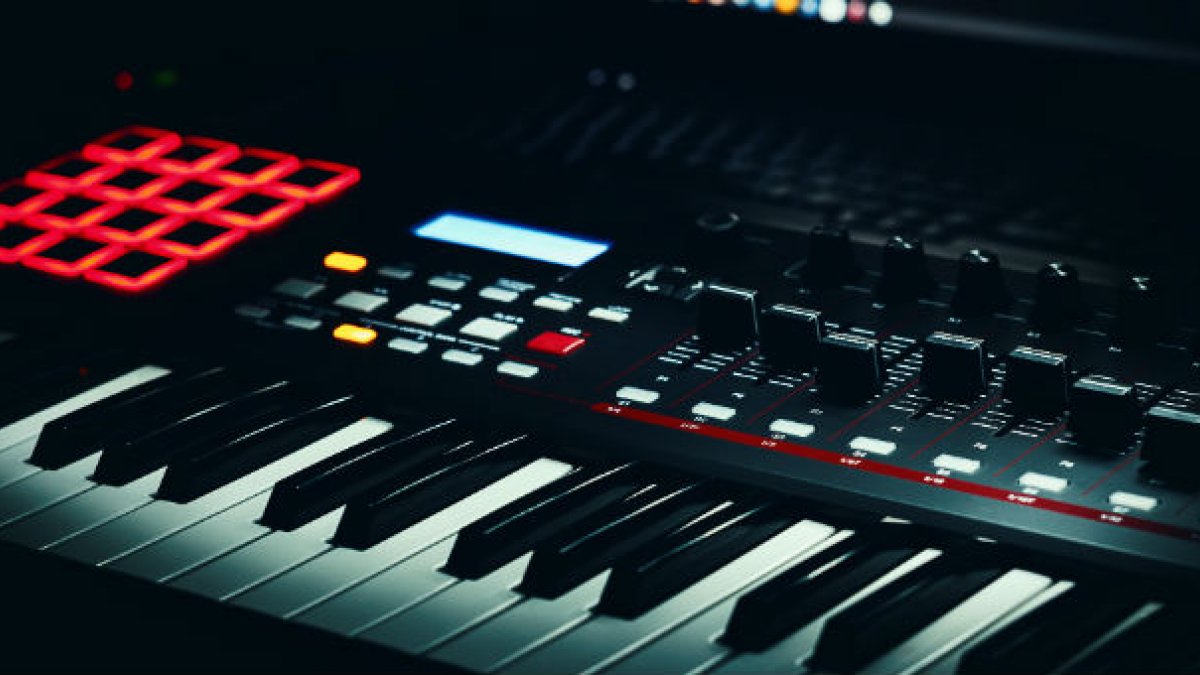 A synthesiser music keyboard
