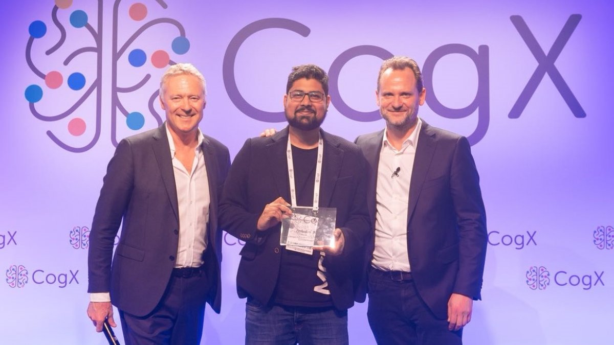 Dr Tirunagari receives the CogX award