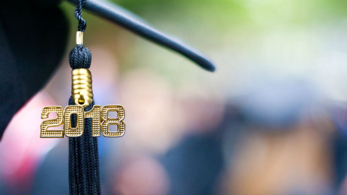A mortar board with 2018 hanging from it
