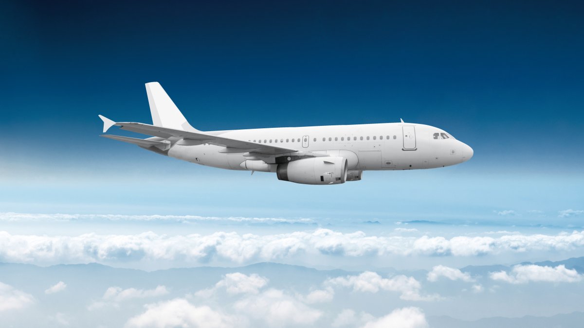 Commercial airliner