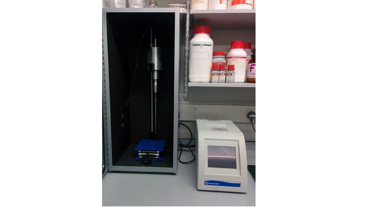 Ultrasonic horn with microtip attachment