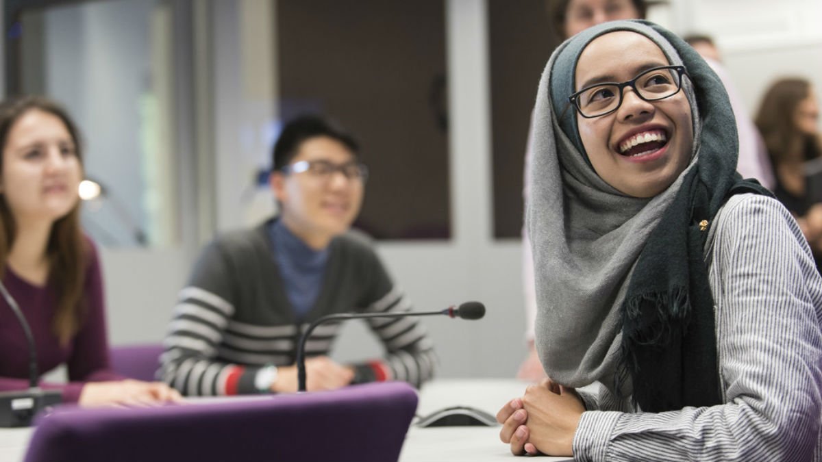 Student discussion in a Language and Translation class