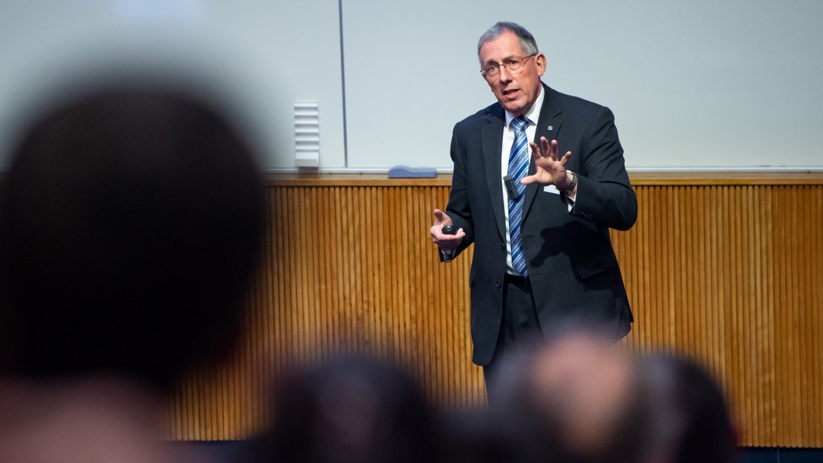 Jonathan Gammon gives Annual Lecture