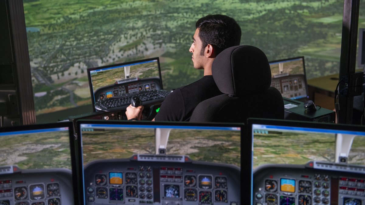 Student learning to fly using a virtual reality facility