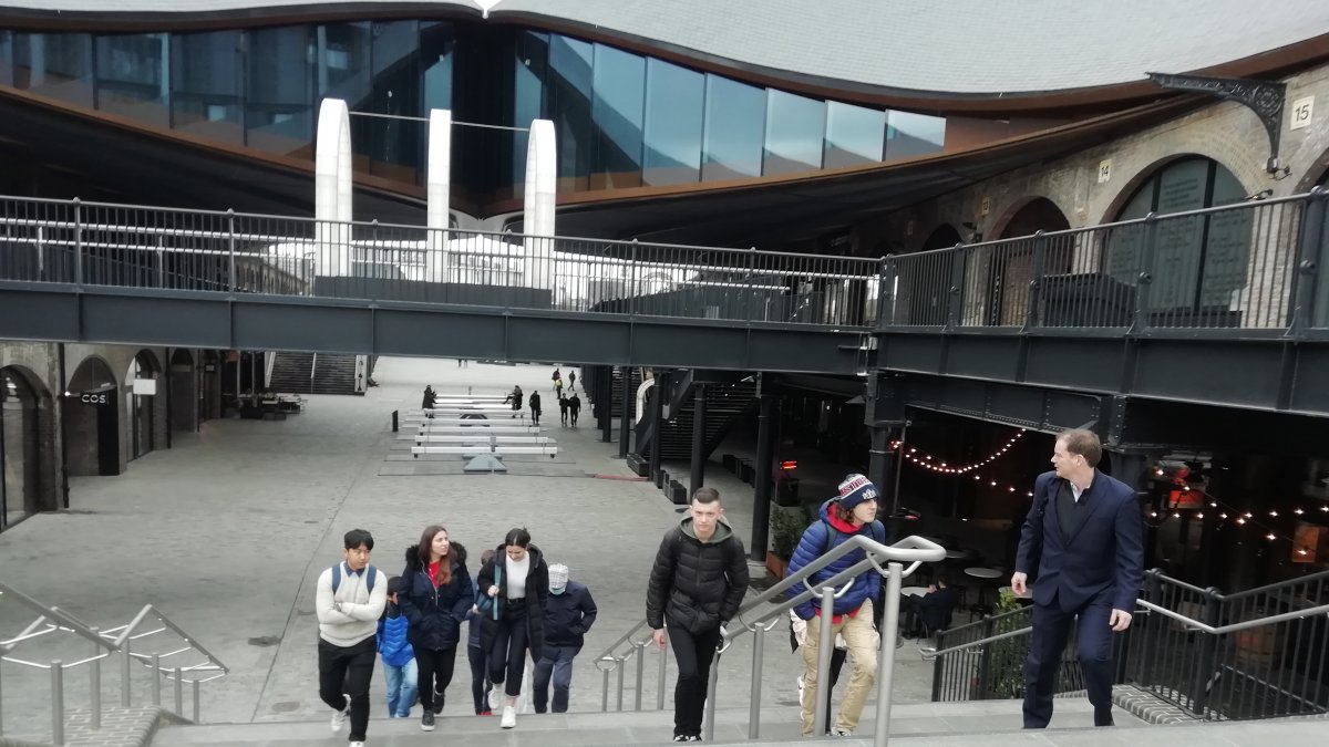 Students on ARUP site visit
