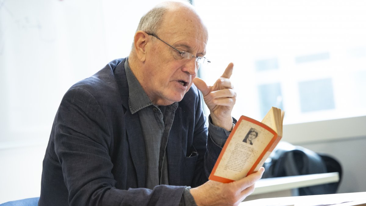 Iain Sinclair reading in masterclass