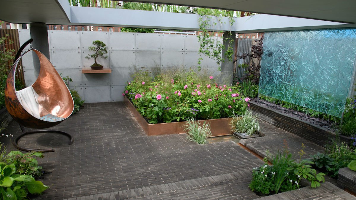 stressbusting surrey garden collaboration wins coveted silver-gilt