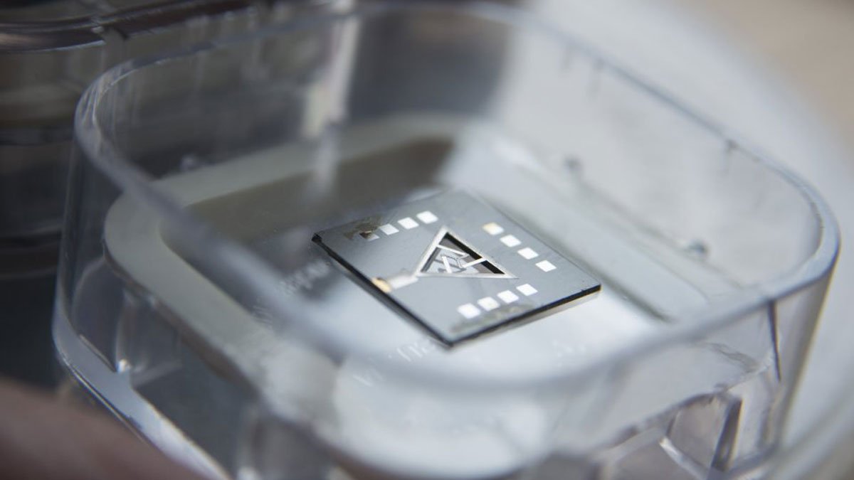 Small device in tub