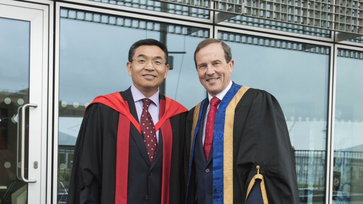 Dr Jim Glover with Prof Max Lu