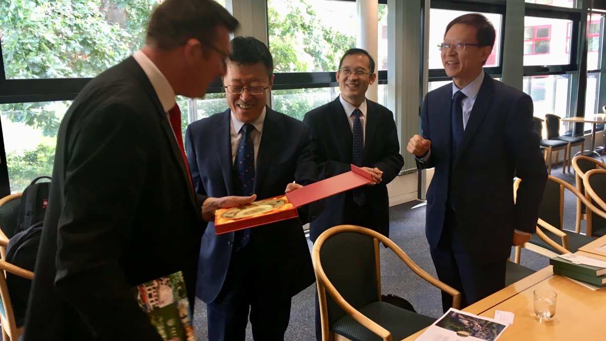 CAU hand shake