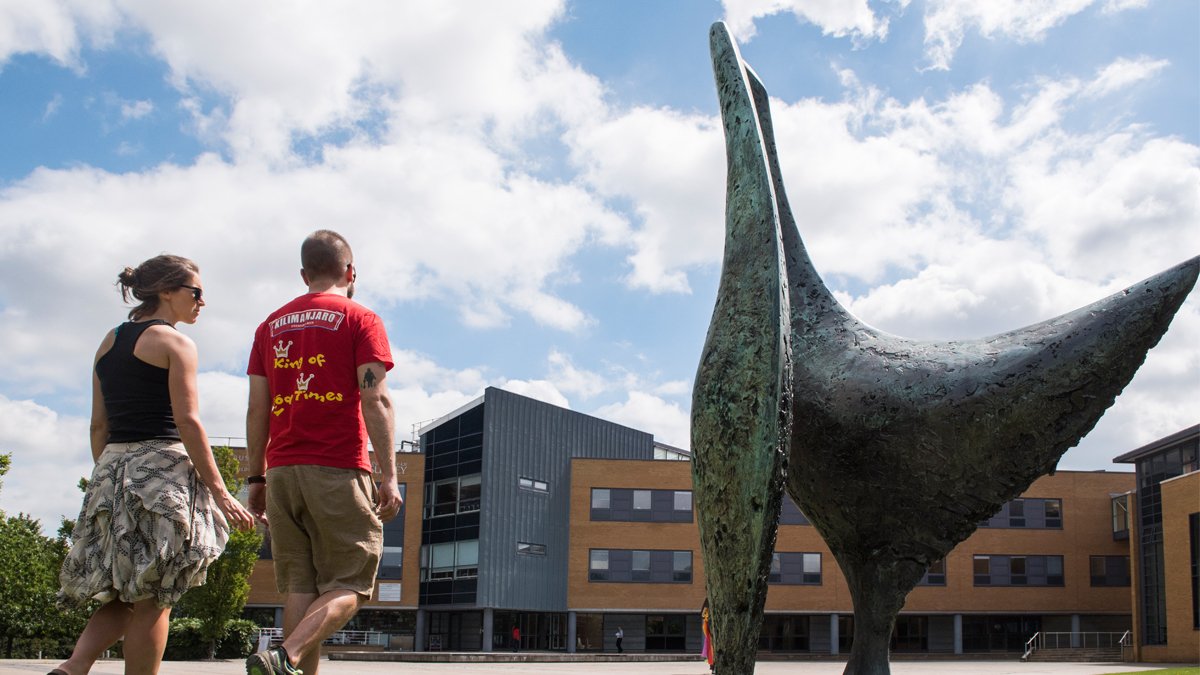 Knife Birds statue