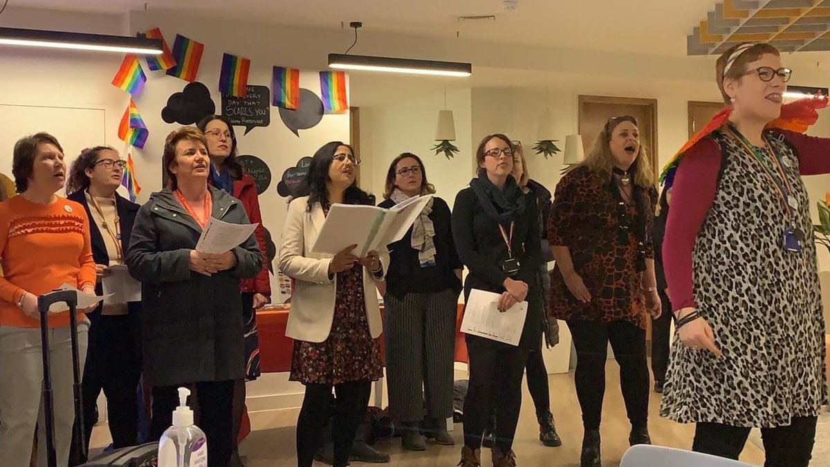 Liz Franklin-Kitchen with choir