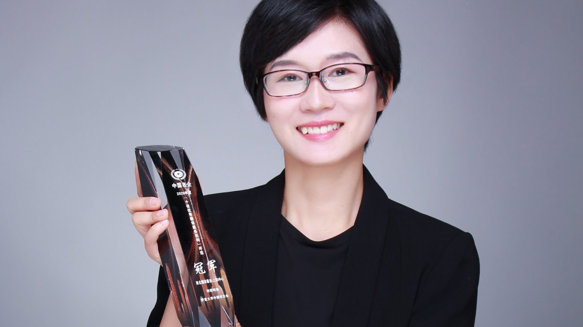 Celine Wang and her award