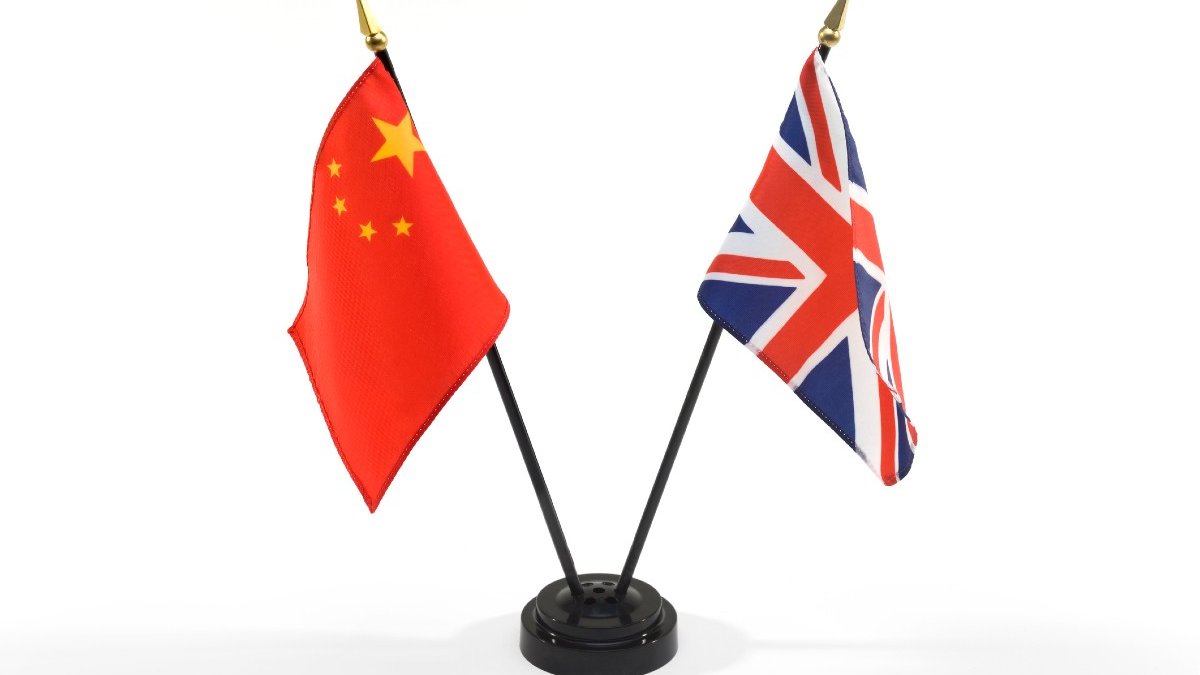 Chinese flag and Union Jack